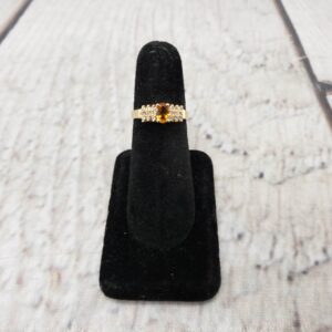 Ring YG Women Sz 6 1.90DWT 14k Yellow Gold, Oval Cut Golden Topaz