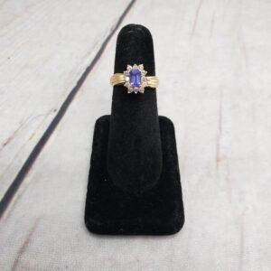 Ring YG Women Sz 6.5 3.07DWT 14k Yellow Gold, Emerald Cut Purple Stone