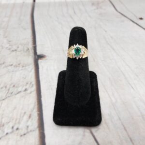 Ring YG Unisex Sz 6.5 2.80DWT 14k Yellow Gold, Oval Cut Emerald Clustered with Diamond Chips and Baguettes